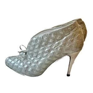 XOXO Silver Metallic Heels Size 8